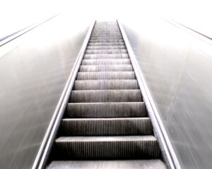 Rolltreppe zur Kunst - Warte Positionen U-Bahnstation Bockenheimer Warte